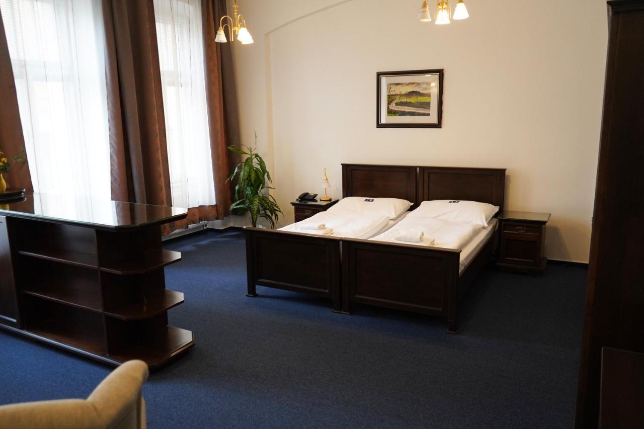Ea Apartmany Mozart Карловы Вары Экстерьер фото