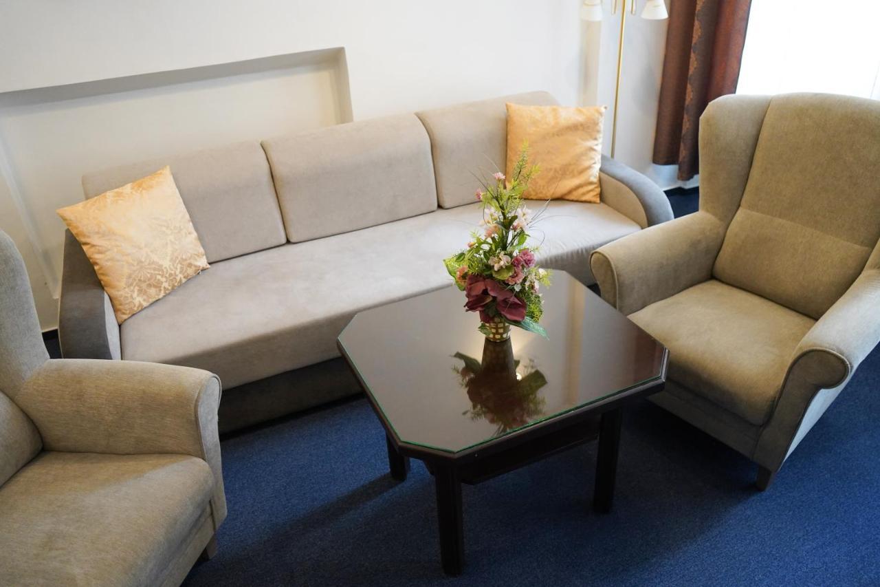 Ea Apartmany Mozart Карловы Вары Экстерьер фото