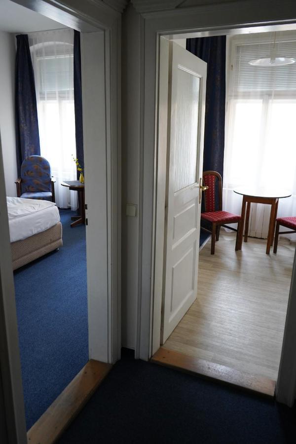 Ea Apartmany Mozart Карловы Вары Экстерьер фото