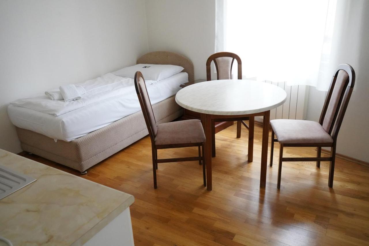 Ea Apartmany Mozart Карловы Вары Экстерьер фото