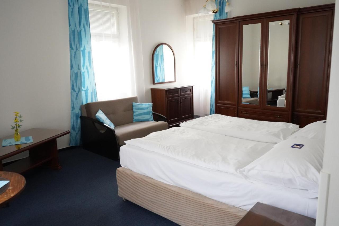 Ea Apartmany Mozart Карловы Вары Экстерьер фото